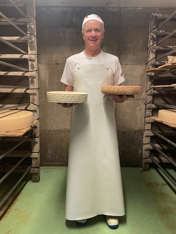 Les fromages produits dans la région se vendent comme des petits pains